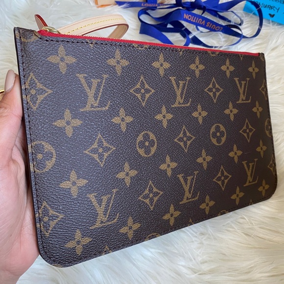 ❗️SOLD❗️AUTHENTIC Neverfull Pouch ♥️ - Picture 2 of 7